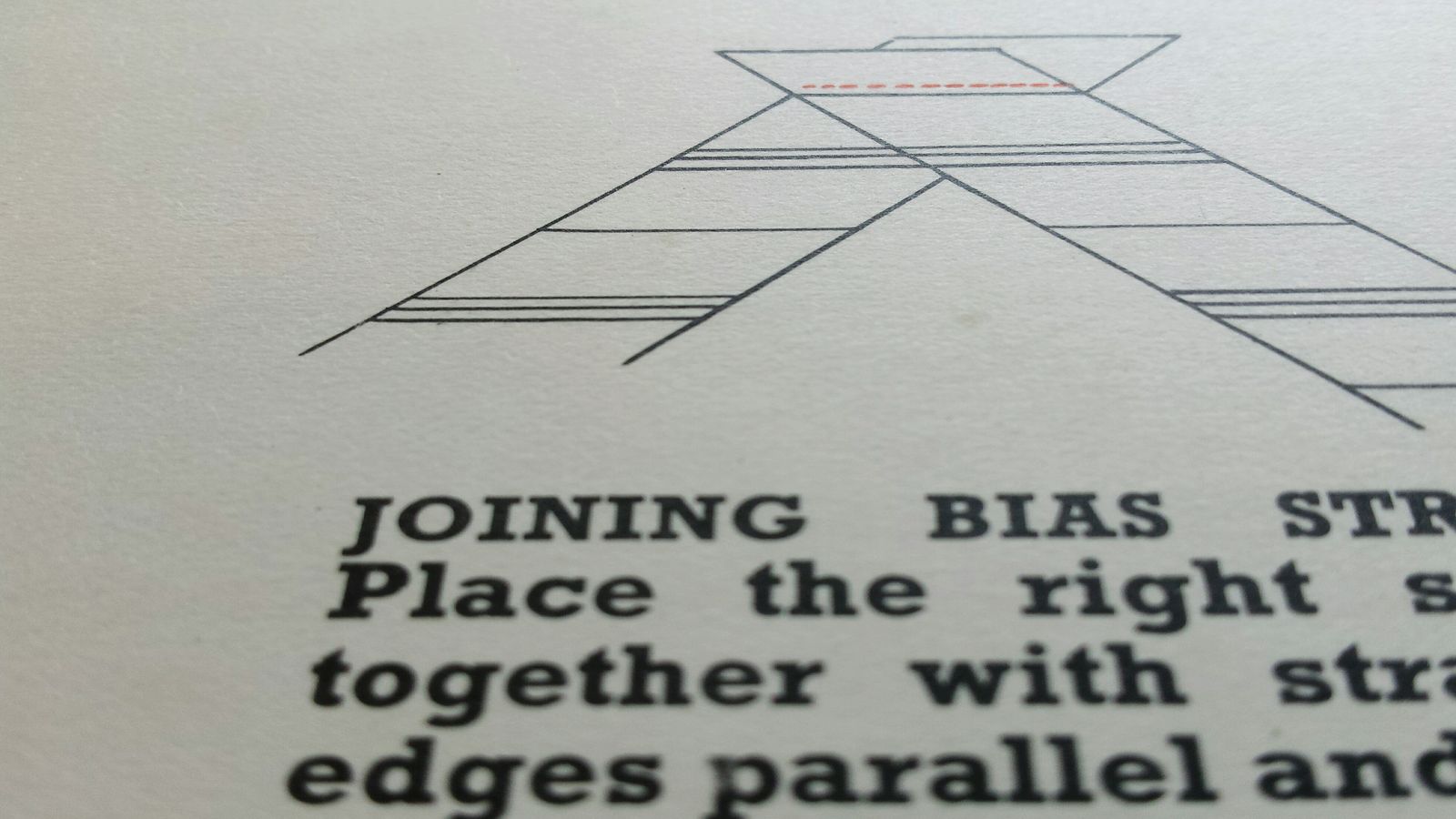 Chun layout demo featuring bold asymmetric columns with strong vertical rhythm